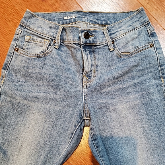 Old Navy Mid Rise Straight Leg Jeans - Picture 3 of 8